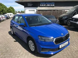 Blau Gebraucht 2022 Skoda Fabia Active Limousine | 9.999 €
