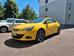 Gelb Gebraucht 2012 Opel Astra GTC Limousine | 5.800 € (Teuer)