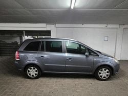 Grau Gebraucht 2007 Opel Zafira Van / Kleinbus | 1.280 € (Superpreis)
