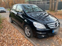 Schwarz Gebraucht 2010 Mercedes 180 Limousine | 4.499 €