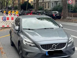 Grau Gebraucht 2018 Volvo V40 R-Design Kombi | 14.000 € (Fairer Preis)
