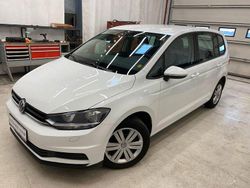 Weiß Gebraucht 2017 VW Touran Trendline Van / Kleinbus | 7.590 € (Fairer Preis)