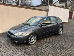 Grau Gebraucht 2003 Ford Focus ST Kleinwagen | 1.290 €