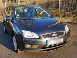 Grau Gebraucht 2007 Ford Focus Kombi | 1.200 € (Guter Preis)