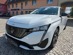 Weiß Gebraucht 2023 Peugeot 308 Allure Kombi | 20.950 € (Guter Preis)