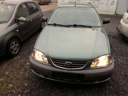 Grün Gebraucht 2002 Toyota Avensis Limousine | 1.299 € (Superpreis)