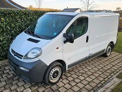 Weiß Gebraucht 2001 Opel Vivaro Basis Van / Kleinbus | 6.500 €