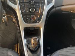 Grau Gebraucht 2015 Opel Astra Limousine | 7.499 € (Fairer Preis)