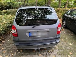 Grau Gebraucht 2002 Opel Zafira Van / Kleinbus | 1.800 € (Fairer Preis)