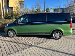 Schwarz Gebraucht 2019 Mercedes V250 AMG Van / Kleinbus | 49.750 € (Fairer Preis)