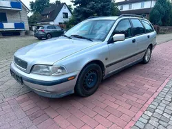 Silber Gebraucht 2001 Volvo V40 Kombi | 790 €