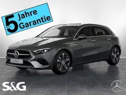 Grau Gebraucht 2025 Mercedes A200 Kleinwagen | 41.999 €