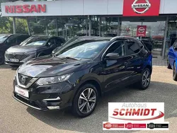 Schwarz Gebraucht 2018 Nissan Qashqai N-Connecta SUV | 13.900 € (Fairer Preis)