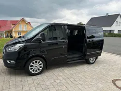 Schwarz Gebraucht 2022 Ford Tourneo Custom Van / Kleinbus | 39.299 €