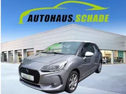 Lackierung grau artense + blan Gebraucht 2018 DS Automobiles DS3 Sport Chic Limousine | 10.995 € (Fairer Preis)