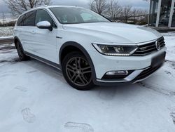 Weiß Gebraucht 2016 VW Passat Alltrack Kombi | 11.990 €