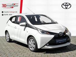 Weiß Gebraucht 2015 Toyota Aygo X-play Kleinwagen | 7.520 € (Teuer)