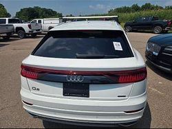 Weiß Gebraucht 2019 Audi Q8 Ambiente SUV | 22.800 €