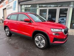 Velvet rot Gebraucht 2023 Skoda Karoq Style SUV | 27.890 € (Guter Preis)