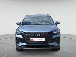 Geysirblau metallic Gebraucht 2022 Audi Q4 e-tron Ambiente SUV | 34.880 € (Superpreis)