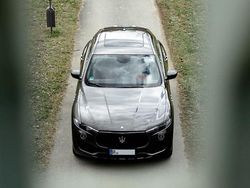 Grau Gebraucht 2017 Maserati Levante SUV | 36.400 € (Fairer Preis)