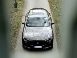 Grau Gebraucht 2017 Maserati Levante SUV | 39.275 € (Etwas zu teuer)