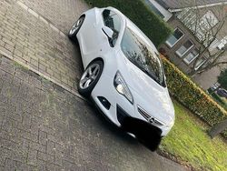 Weiß Gebraucht 2012 Opel Astra GTC Limousine | 5.700 € (Fairer Preis)
