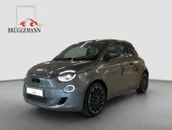Mineral grau Gebraucht 2023 Fiat 500e Kleinwagen | 26.990 € (Teuer)