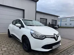 Weiß Gebraucht 2013 Renault Clio IV Dynamique Limousine | 4.900 € (Fairer Preis)