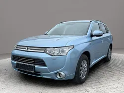 Silber Gebraucht 2015 Mitsubishi Outlander P-HEV Top SUV | 8.990 €