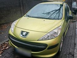 Grün Gebraucht 2008 Peugeot 207 Kleinwagen | 1.000 €