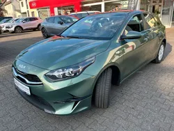 Grün Neu 2025 Kia Ceed Vision Limousine | 21.690 € (Guter Preis)
