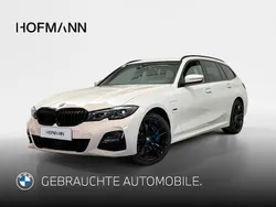 Alpinweiß uni Gebraucht 2022 BMW 330e M Sport Kombi | 31.832 € (Fairer Preis)