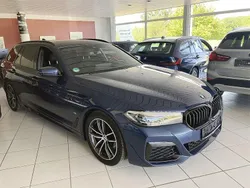 Phytonicblau metallic Gebraucht 2021 BMW 530 M Sport Kombi | 33.985 € (Guter Preis)