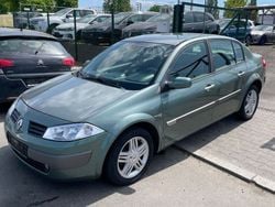 Grün Gebraucht 2003 Renault Mégane II Privilege Limousine | 1.600 € (Etwas zu teuer)