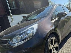 Braun Gebraucht 2014 Kia Rio Limousine | 6.490 € (Fairer Preis)