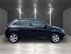 Schwarz Gebraucht 2015 Skoda Fabia Ambition Kleinwagen | 7.490 € (Fairer Preis)