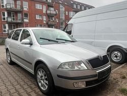 Grau Gebraucht 2007 Skoda Octavia Kleinwagen | 2.450 € (Guter Preis)