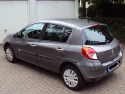 Grau Gebraucht 2011 Renault Clio III Kleinwagen | 2.999 € (Guter Preis)