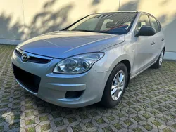 Grau Gebraucht 2011 Hyundai i30 Classic Limousine | 4.290 € (Fairer Preis)