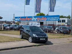 Schwarz Gebraucht 2012 Opel Zafira Family Van / Kleinbus | 5.999 € (Fairer Preis)
