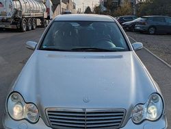 Grau Gebraucht 2000 Mercedes C220 Avantgarde Limousine | 2.499 € (Fairer Preis)