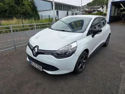 Weiß Gebraucht 2015 Renault Clio IV Expression Kleinwagen | 6.900 € (Fairer Preis)