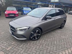Grau Gebraucht 2023 Mercedes B200 Progressive Van / Kleinbus | 29.990 € (Fairer Preis)
