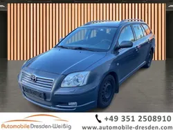 Grau Gebraucht 2004 Toyota Avensis Executive Kombi | 2.980 € (Teuer)
