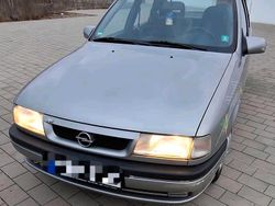 Grau Gebraucht 1994 Opel Vectra Limousine | 1.500 €