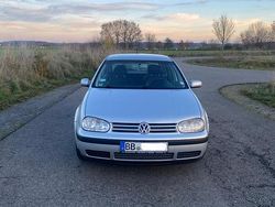Silber Gebraucht 2001 VW Golf IV Kleinwagen | 600 € (Guter Preis)