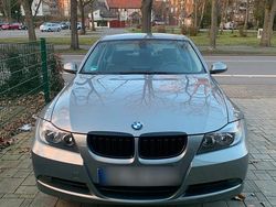 Silber Gebraucht 2007 BMW 325 Limousine | 8.000 €