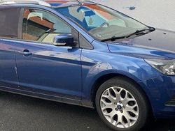 Blau Gebraucht 2010 Ford Focus Ghia Kombi | 2.200 € (Fairer Preis)