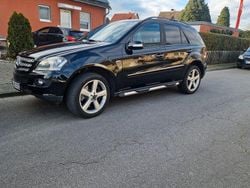 Schwarz Gebraucht 2008 Mercedes ML500 Edition 1 SUV | 9.500 € (Guter Preis)